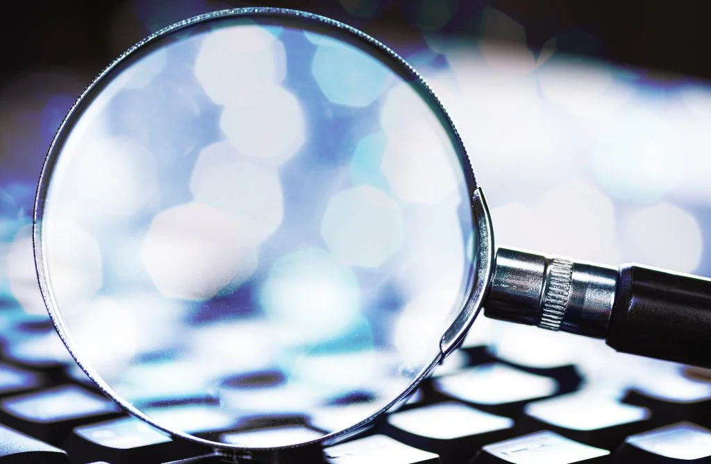 O fim do plano de 5 anos: Como o framework “Zoom Out, Zoom In” blinda sua empresa na era da IA